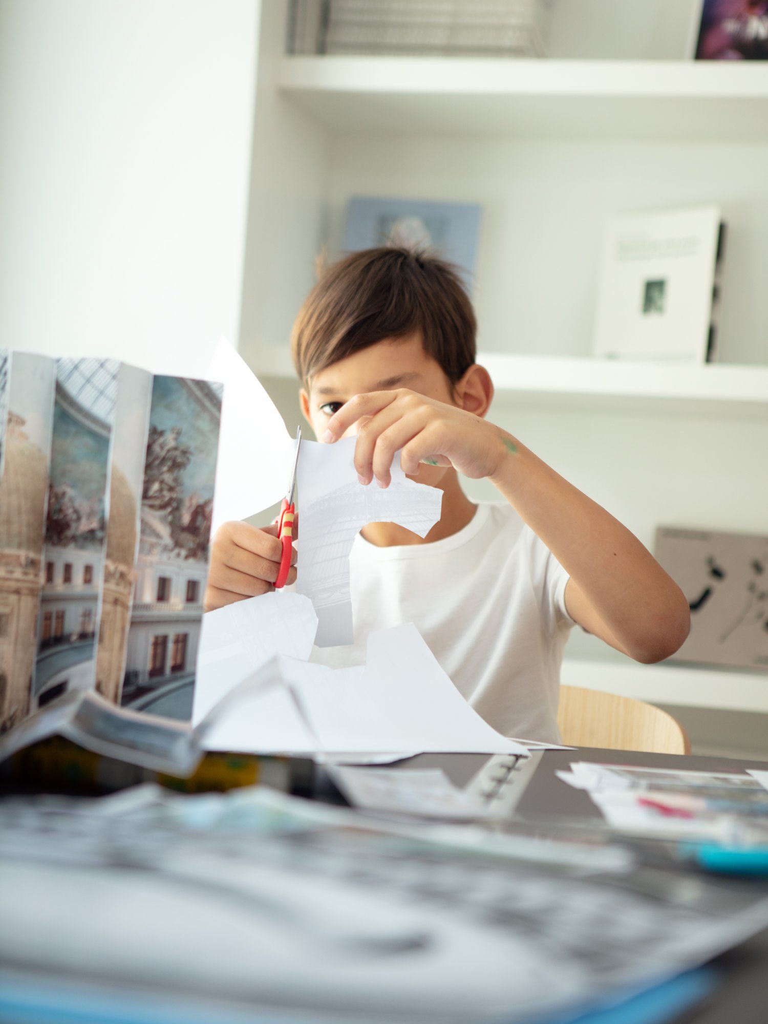 Enfant pendant un atelier architecture 