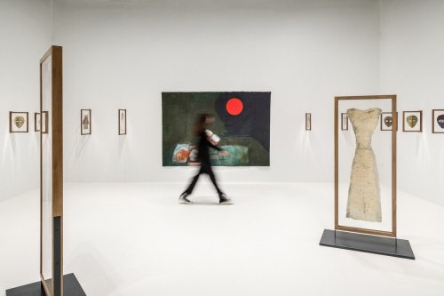 Vue de l'exposition « Moon Room » de Mira Schor, dans le cadre de la saison "Mythologies américaines", Bourse de Commerce - Pinault Collection (Paris), 2023