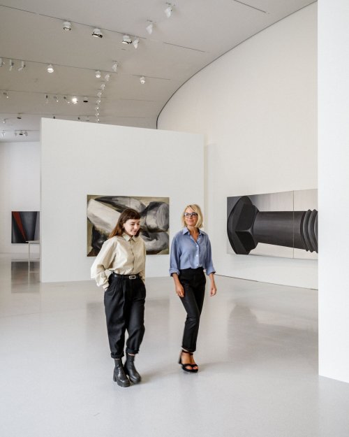 Sarah Cosulich et Lucrezia Calabrò Visconti, Portrait des commissaires de l'exposition _Lee Lozano. Strike_, 2023 