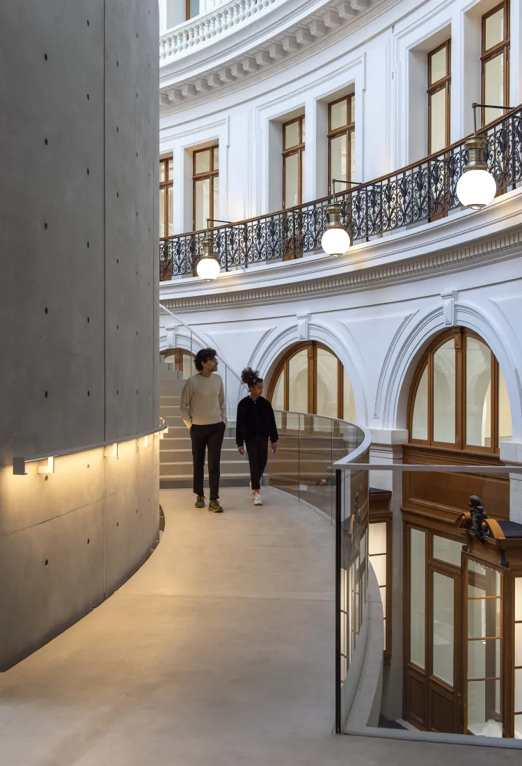 Public dans le bâtiment